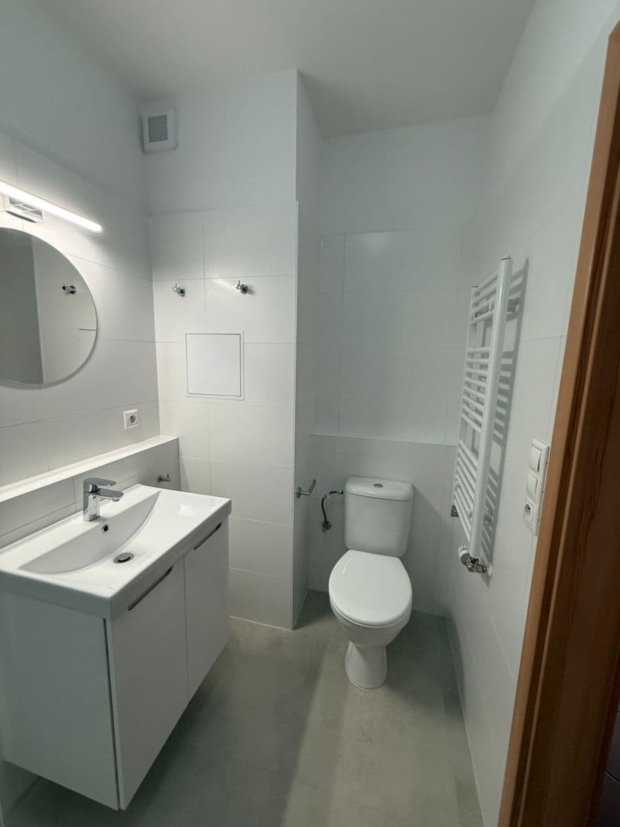 Prenájom bytu 2-izbový 45 m², Neumannova, Praha, Praha Prenájom bytu 2-izbový 45 m², Neumannova, Praha, Praha