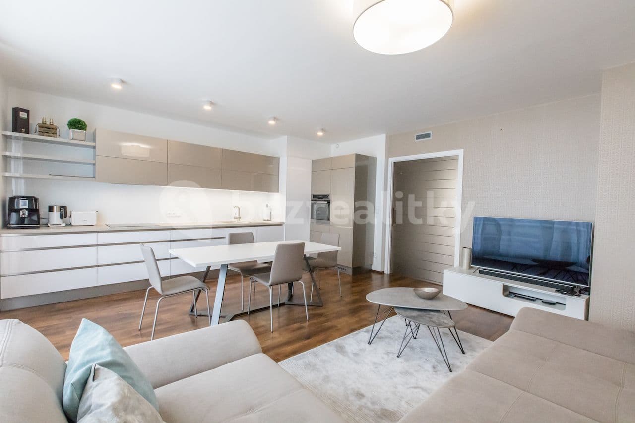 Prenájom bytu 3-izbový 120 m², Koněvova, Praha, Praha Prenájom bytu 3-izbový 120 m², Koněvova, Praha, Praha