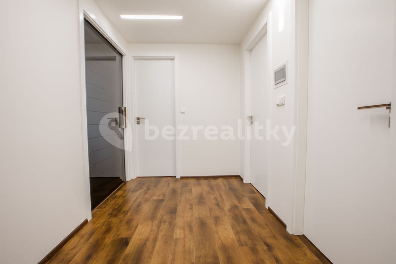 Prenájom bytu 3-izbový 120 m², Koněvova, Praha, Praha Prenájom bytu 3-izbový 120 m², Koněvova, Praha, Praha