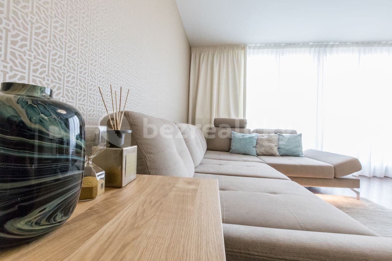 Prenájom bytu 3-izbový 120 m², Koněvova, Praha, Praha Prenájom bytu 3-izbový 120 m², Koněvova, Praha, Praha