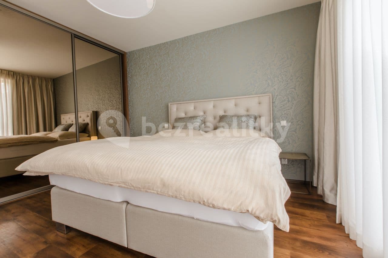 Prenájom bytu 3-izbový 120 m², Koněvova, Praha, Praha Prenájom bytu 3-izbový 120 m², Koněvova, Praha, Praha