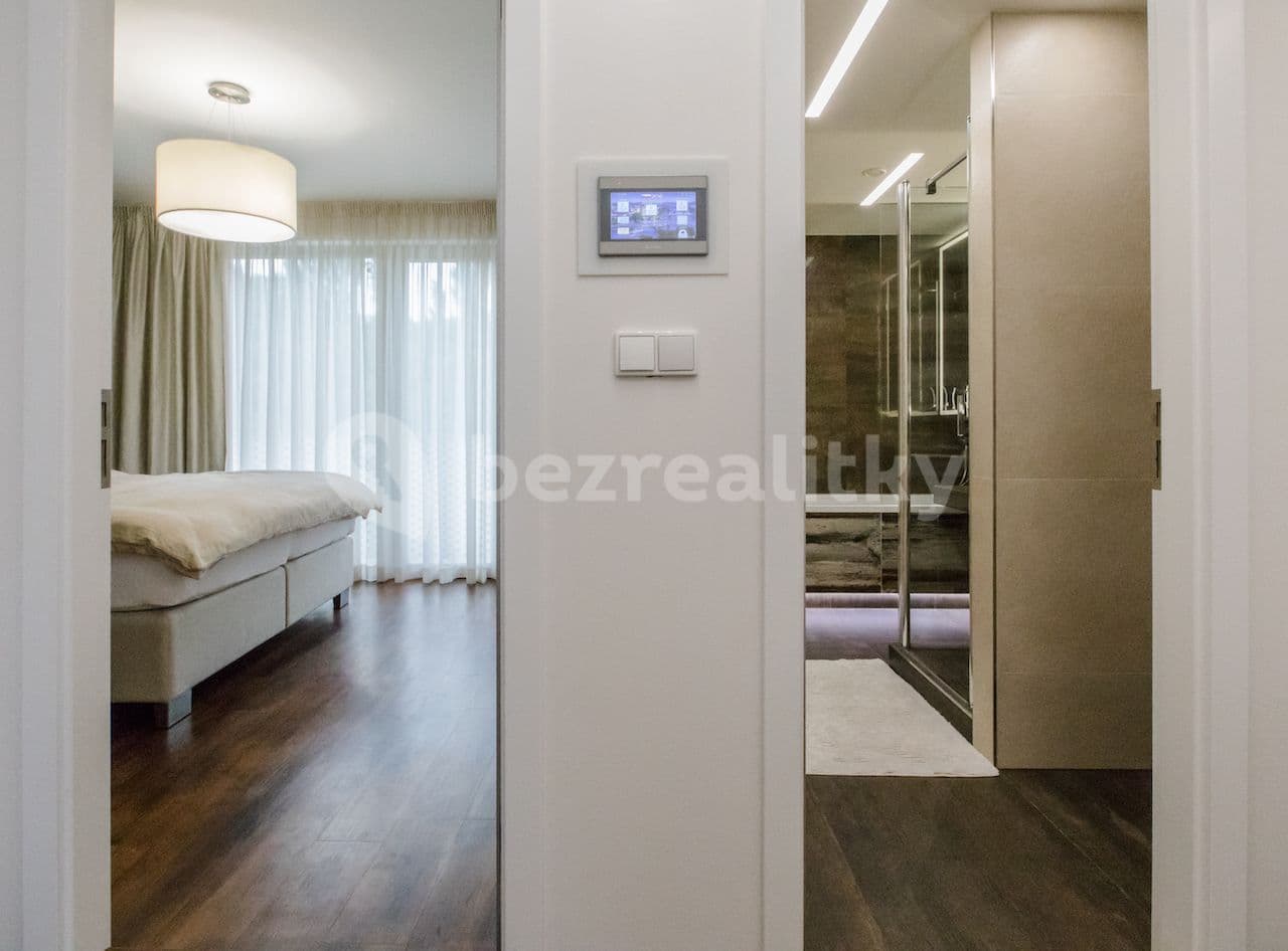 Prenájom bytu 3-izbový 120 m², Koněvova, Praha, Praha Prenájom bytu 3-izbový 120 m², Koněvova, Praha, Praha