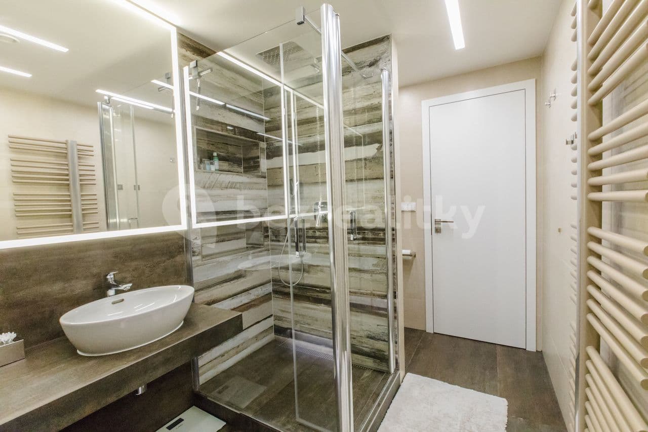 Prenájom bytu 3-izbový 120 m², Koněvova, Praha, Praha Prenájom bytu 3-izbový 120 m², Koněvova, Praha, Praha