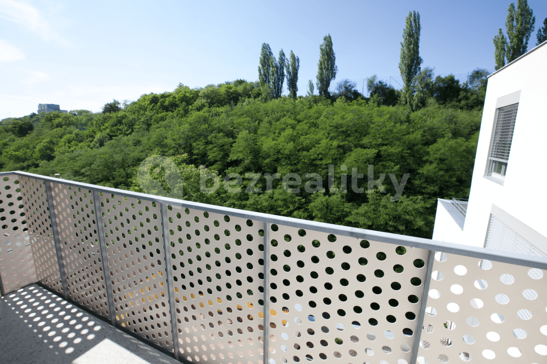 Prenájom bytu 3-izbový 120 m², Koněvova, Praha, Praha Prenájom bytu 3-izbový 120 m², Koněvova, Praha, Praha