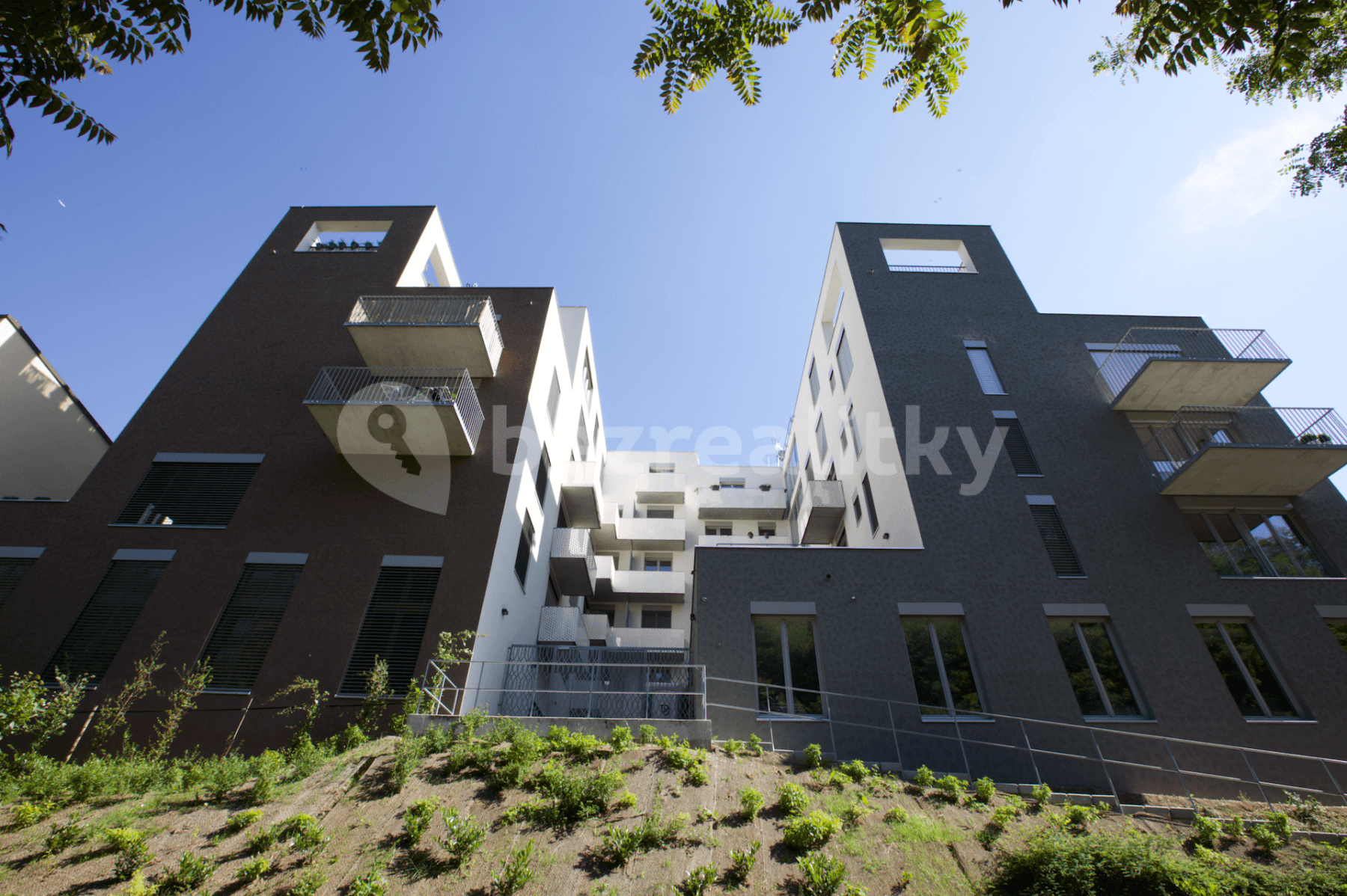 Prenájom bytu 3-izbový 120 m², Koněvova, Praha, Praha Prenájom bytu 3-izbový 120 m², Koněvova, Praha, Praha