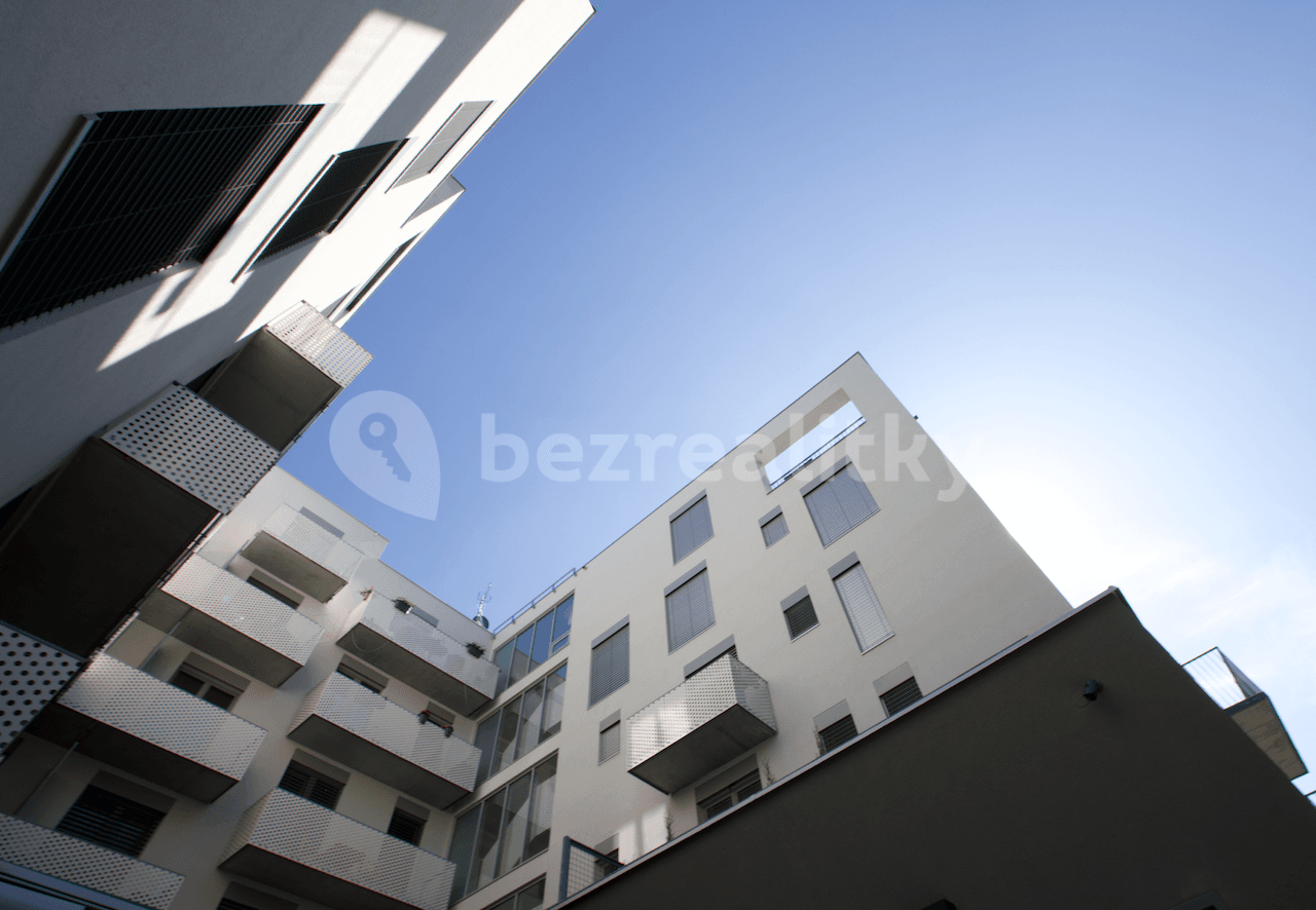 Prenájom bytu 3-izbový 120 m², Koněvova, Praha, Praha Prenájom bytu 3-izbový 120 m², Koněvova, Praha, Praha