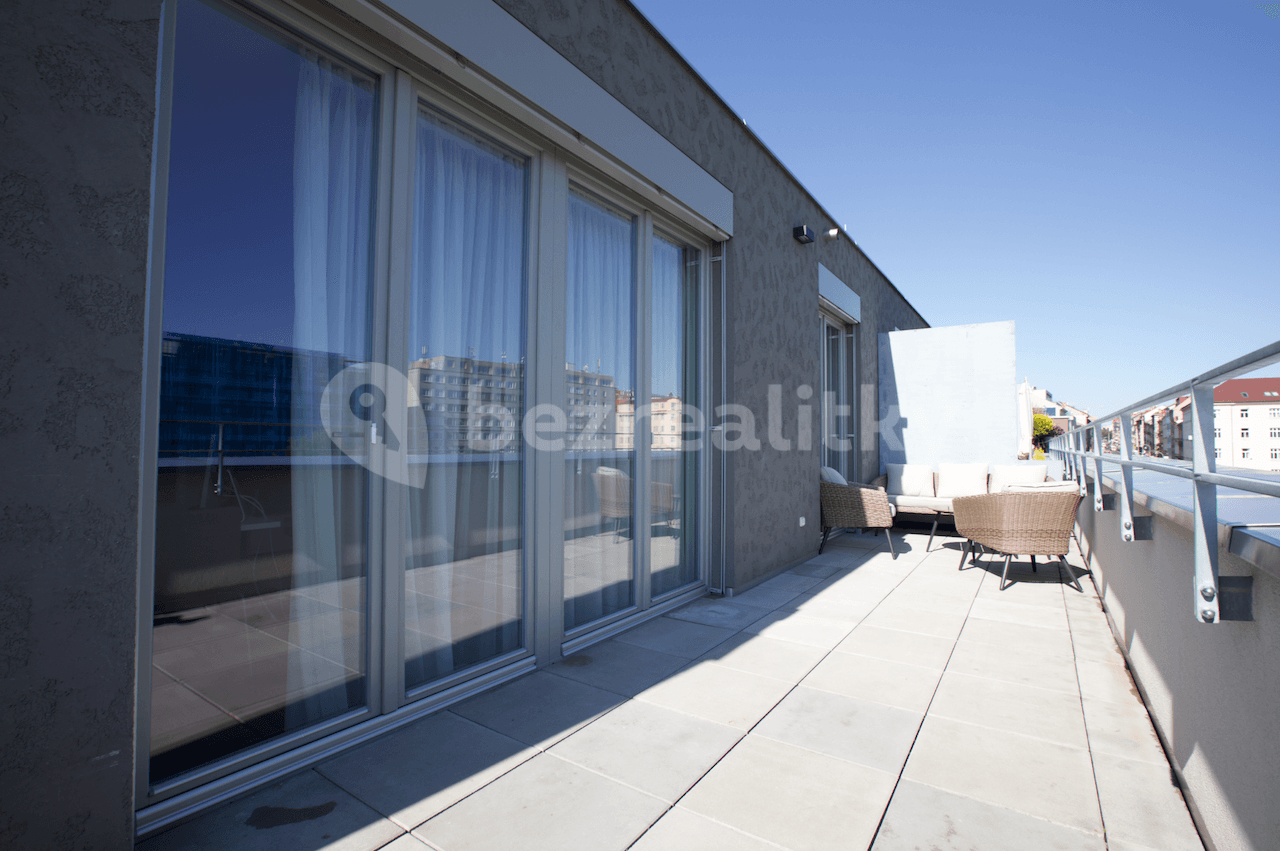 Prenájom bytu 3-izbový 120 m², Koněvova, Praha, Praha Prenájom bytu 3-izbový 120 m², Koněvova, Praha, Praha