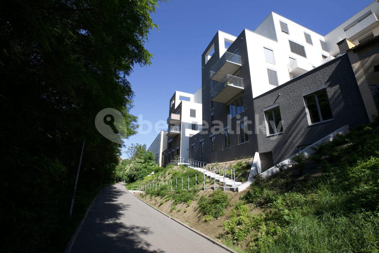 Prenájom bytu 3-izbový 120 m², Koněvova, Praha, Praha Prenájom bytu 3-izbový 120 m², Koněvova, Praha, Praha