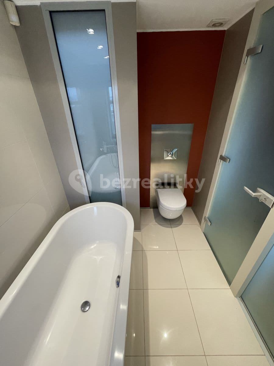 Prenájom bytu 3-izbový 94 m², Krakovská, Praha, Praha Prenájom bytu 3-izbový 94 m², Krakovská, Praha, Praha