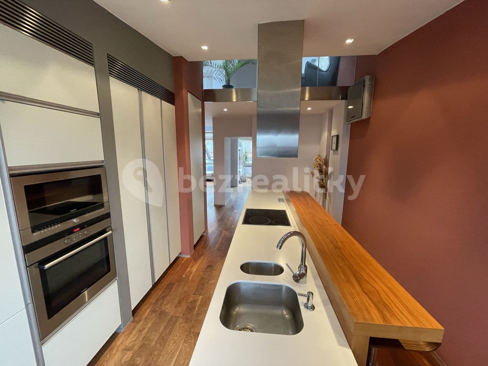 Prenájom bytu 3-izbový 94 m², Krakovská, Praha, Praha Prenájom bytu 3-izbový 94 m², Krakovská, Praha, Praha