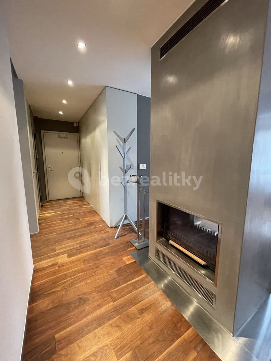 Prenájom bytu 3-izbový 94 m², Krakovská, Praha, Praha Prenájom bytu 3-izbový 94 m², Krakovská, Praha, Praha