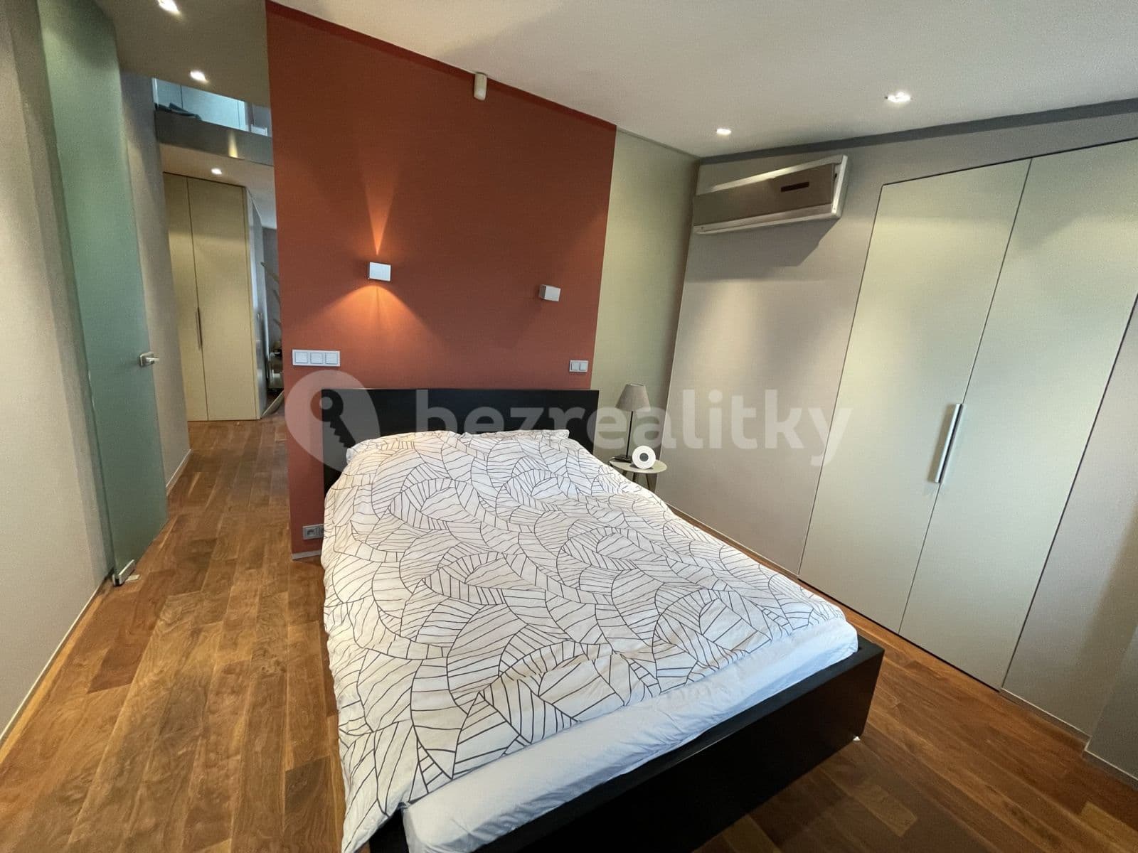 Prenájom bytu 3-izbový 94 m², Krakovská, Praha, Praha Prenájom bytu 3-izbový 94 m², Krakovská, Praha, Praha