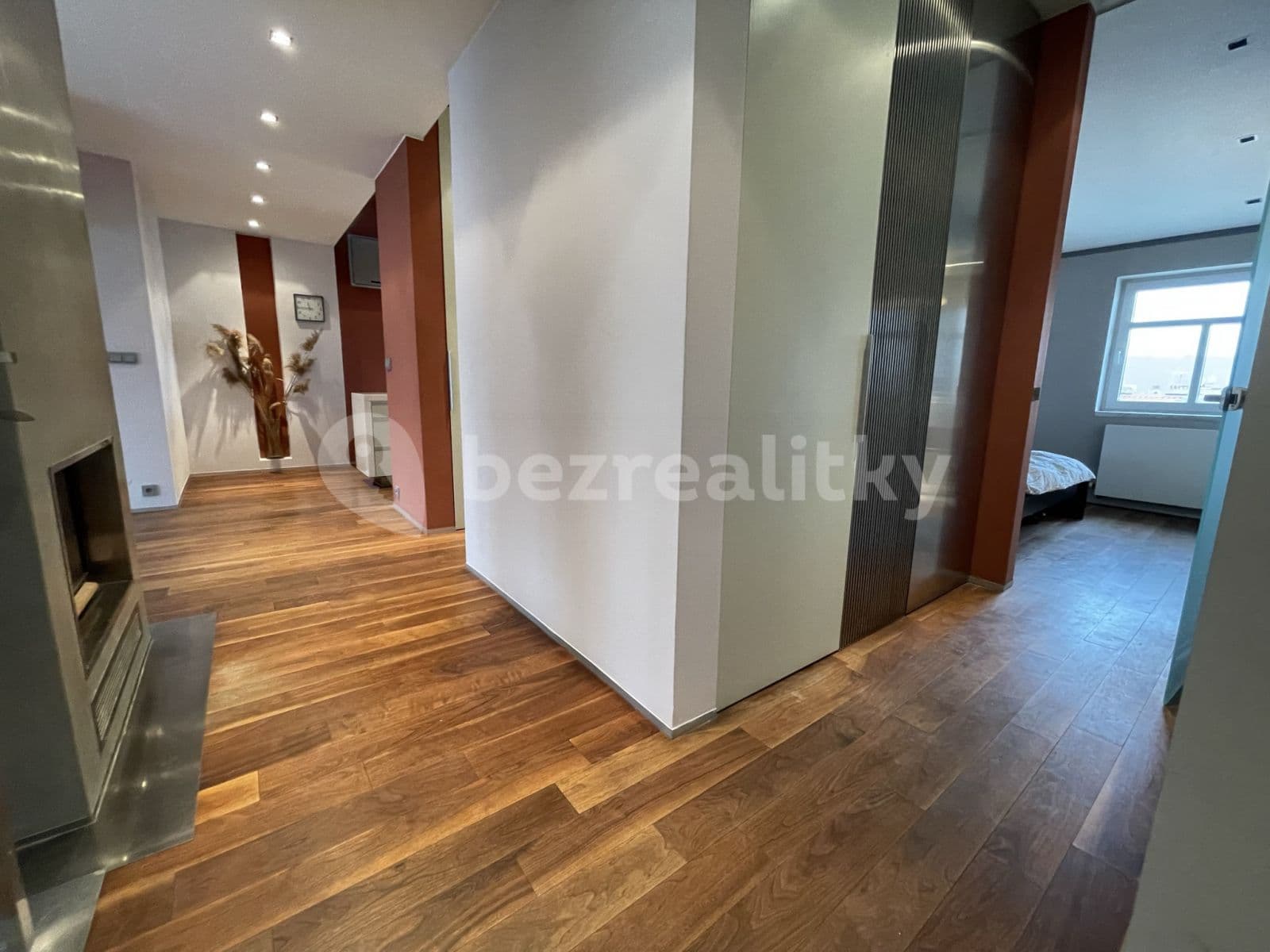 Prenájom bytu 3-izbový 94 m², Krakovská, Praha, Praha Prenájom bytu 3-izbový 94 m², Krakovská, Praha, Praha