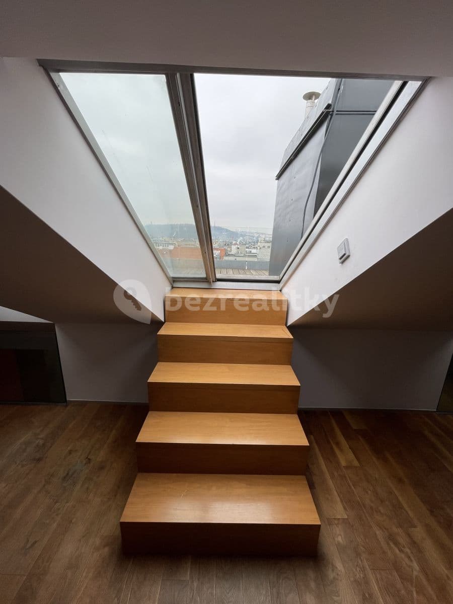 Prenájom bytu 3-izbový 94 m², Krakovská, Praha, Praha Prenájom bytu 3-izbový 94 m², Krakovská, Praha, Praha