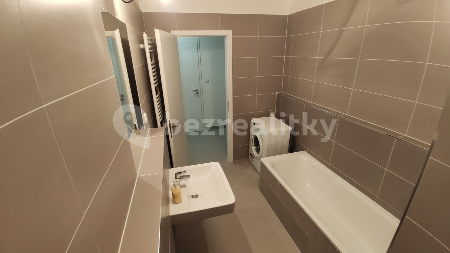 Prenájom bytu 2-izbový 55 m², Hugo Haase, Praha, Praha Prenájom bytu 2-izbový 55 m², Hugo Haase, Praha, Praha