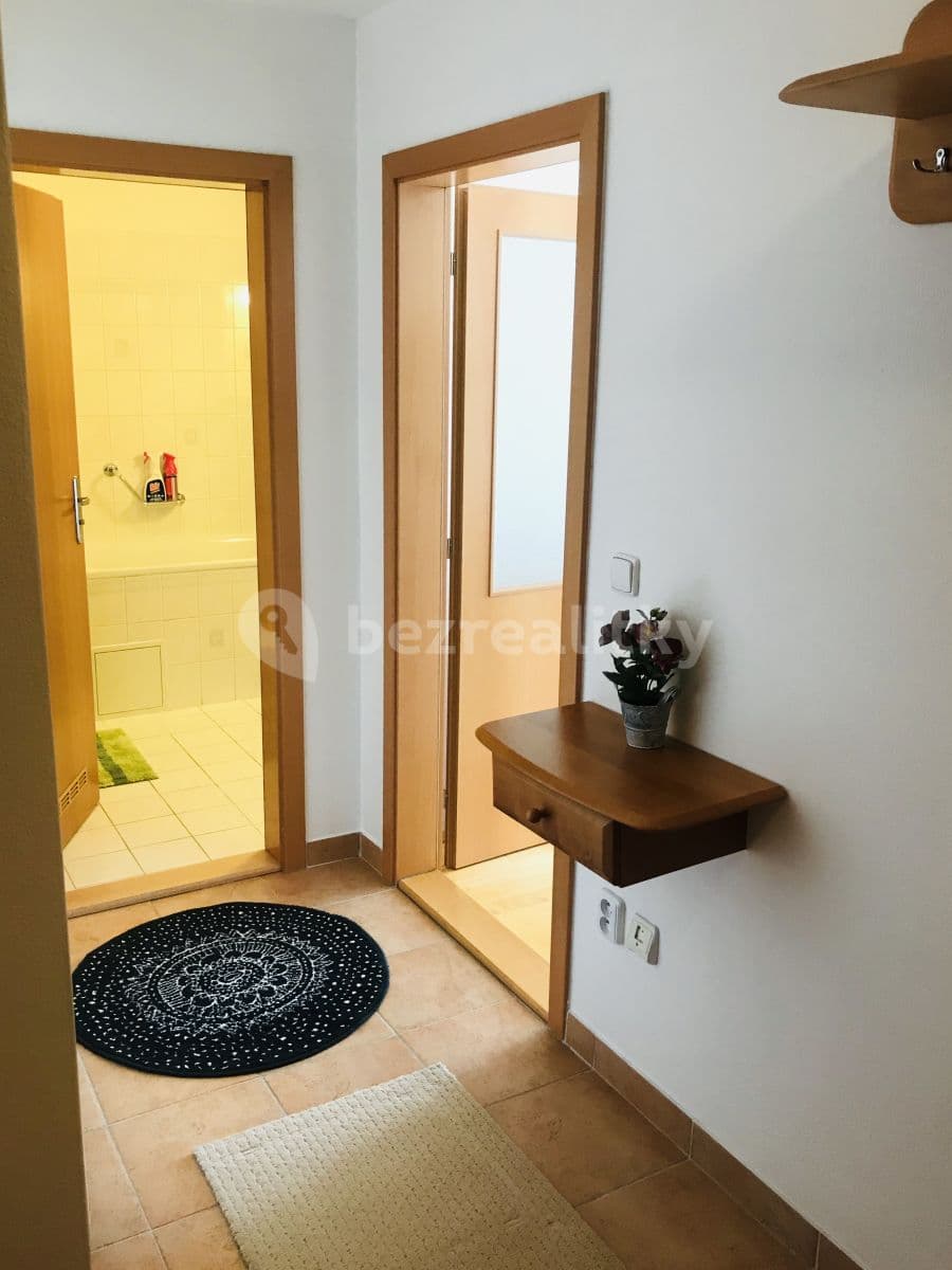 Prenájom bytu 1-izbový 40 m², Počernická, Praha, Praha Prenájom bytu 1-izbový 40 m², Počernická, Praha, Praha