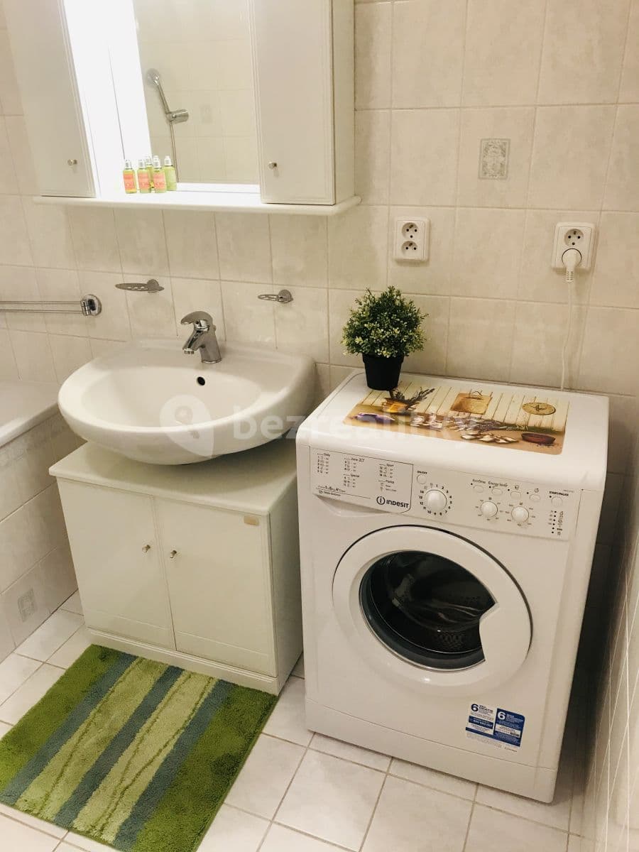 Prenájom bytu 1-izbový 40 m², Počernická, Praha, Praha Prenájom bytu 1-izbový 40 m², Počernická, Praha, Praha