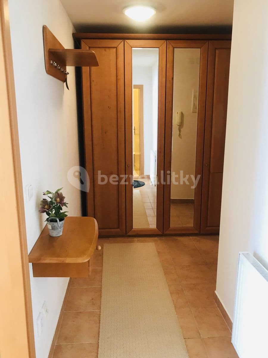 Prenájom bytu 1-izbový 40 m², Počernická, Praha, Praha Prenájom bytu 1-izbový 40 m², Počernická, Praha, Praha