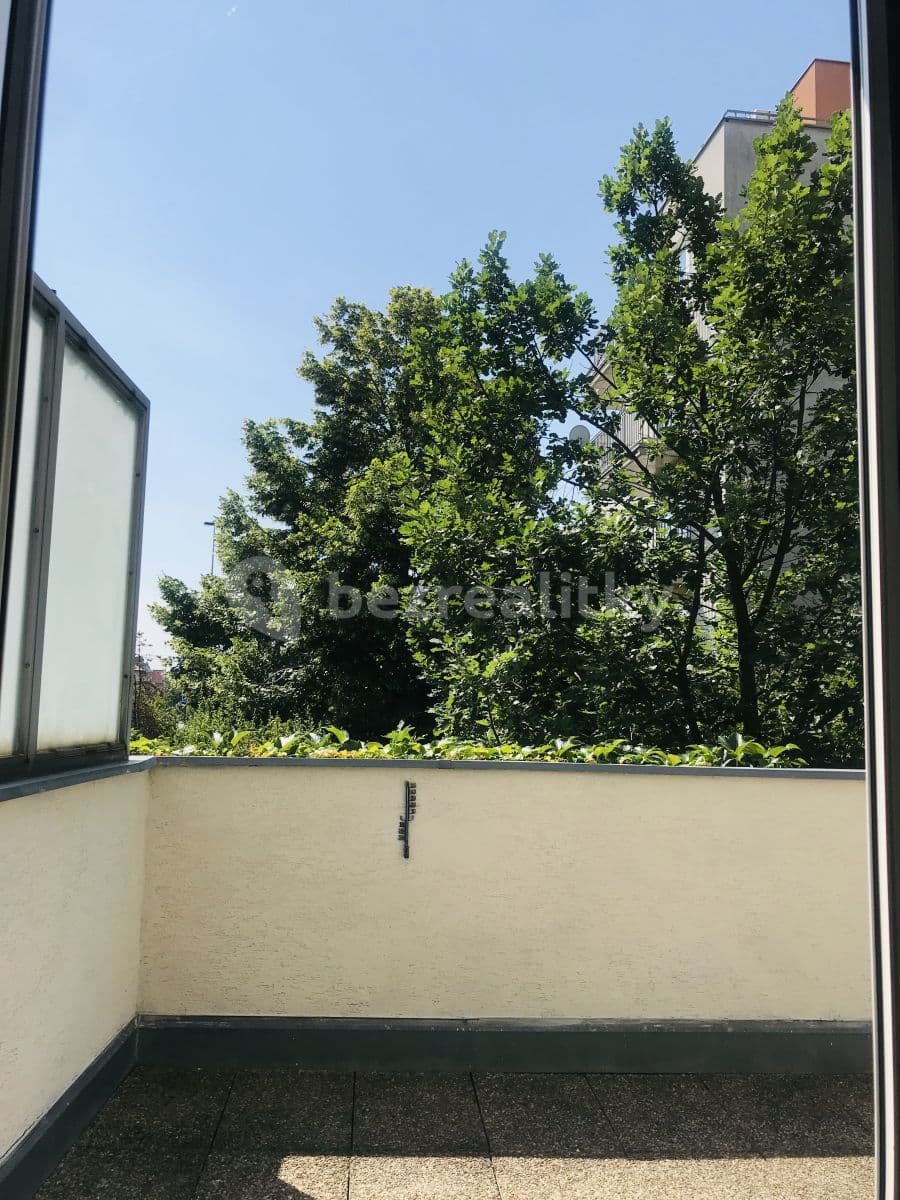 Prenájom bytu 1-izbový 40 m², Počernická, Praha, Praha Prenájom bytu 1-izbový 40 m², Počernická, Praha, Praha