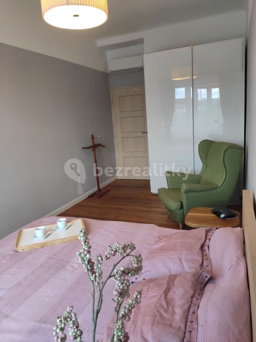 Prenájom bytu 2-izbový 50 m², Podolská, Praha, Praha Prenájom bytu 2-izbový 50 m², Podolská, Praha, Praha