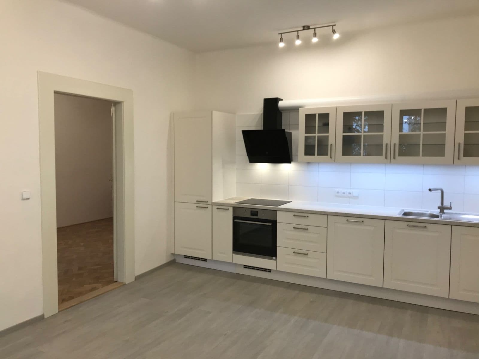 Prenájom bytu 2-izbový 57 m², Jeseniova, Praha, Praha Prenájom bytu 2-izbový 57 m², Jeseniova, Praha, Praha
