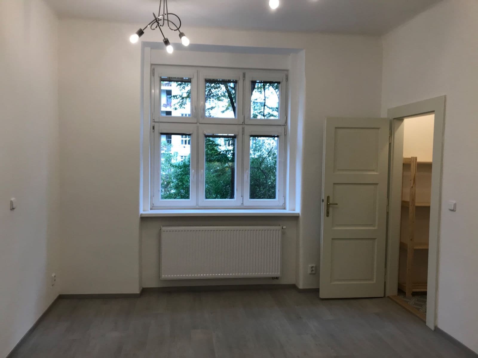 Prenájom bytu 2-izbový 57 m², Jeseniova, Praha, Praha Prenájom bytu 2-izbový 57 m², Jeseniova, Praha, Praha