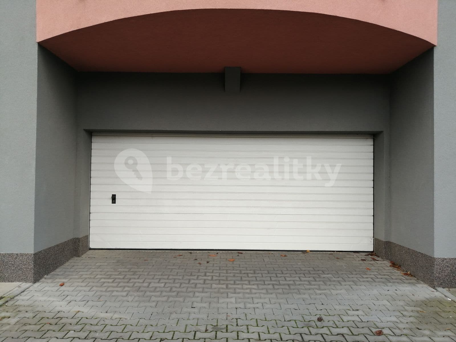 Prenájom garáže 15 m², Kmochova, Hostivice, Středočeský kraj Prenájom garáže 15 m², Kmochova, Hostivice, Středočeský kraj