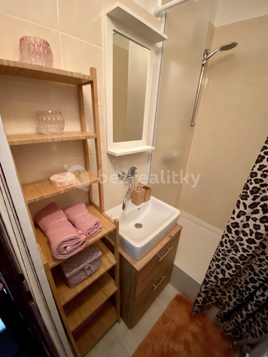 Prenájom bytu Garsoniéra 23 m², Vilová, Petržalka, Bratislavský kraj Prenájom bytu Garsoniéra 23 m², Vilová, Petržalka, Bratislavský kraj