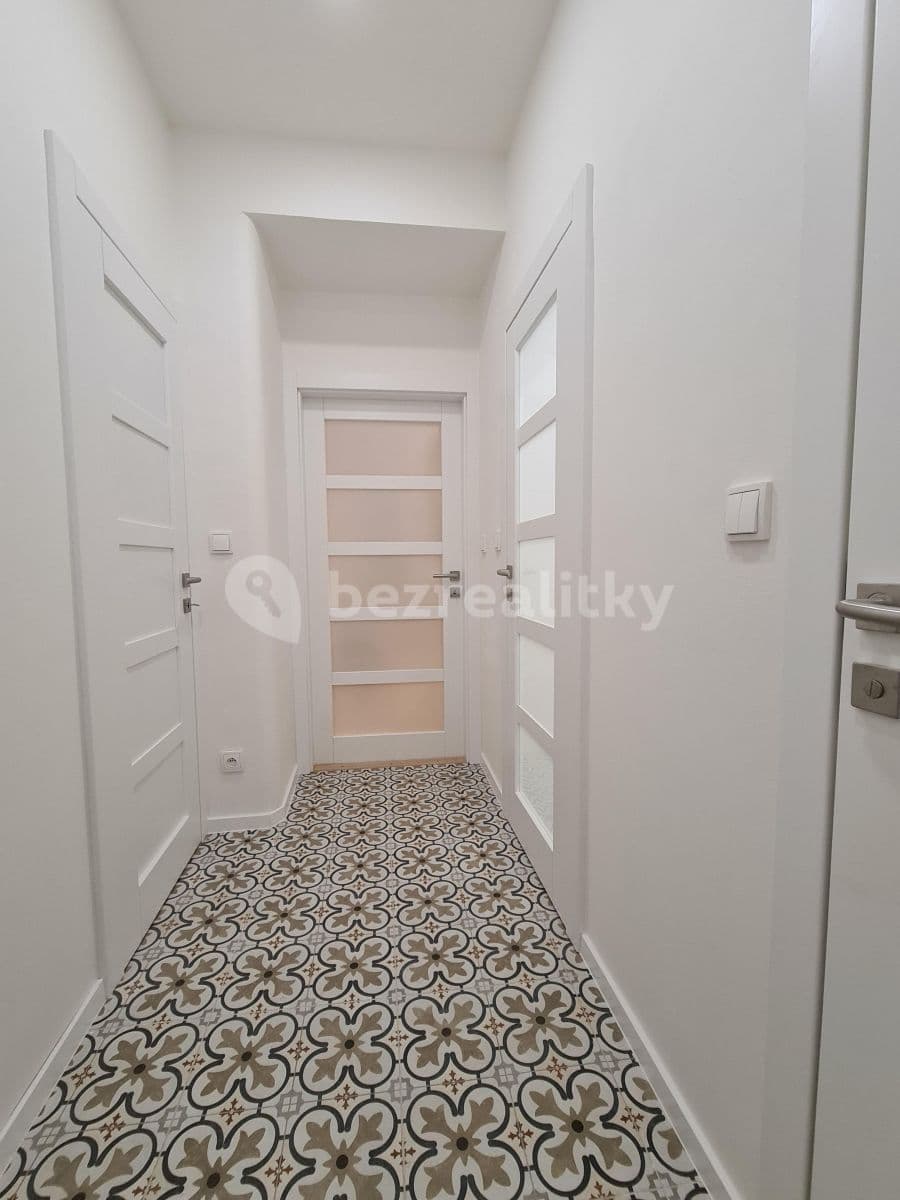 Prenájom bytu 1-izbový 28 m², Nádražní, Praha, Praha Prenájom bytu 1-izbový 28 m², Nádražní, Praha, Praha