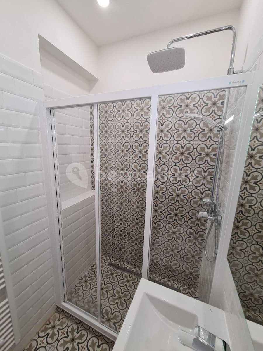Prenájom bytu 1-izbový 28 m², Nádražní, Praha, Praha Prenájom bytu 1-izbový 28 m², Nádražní, Praha, Praha