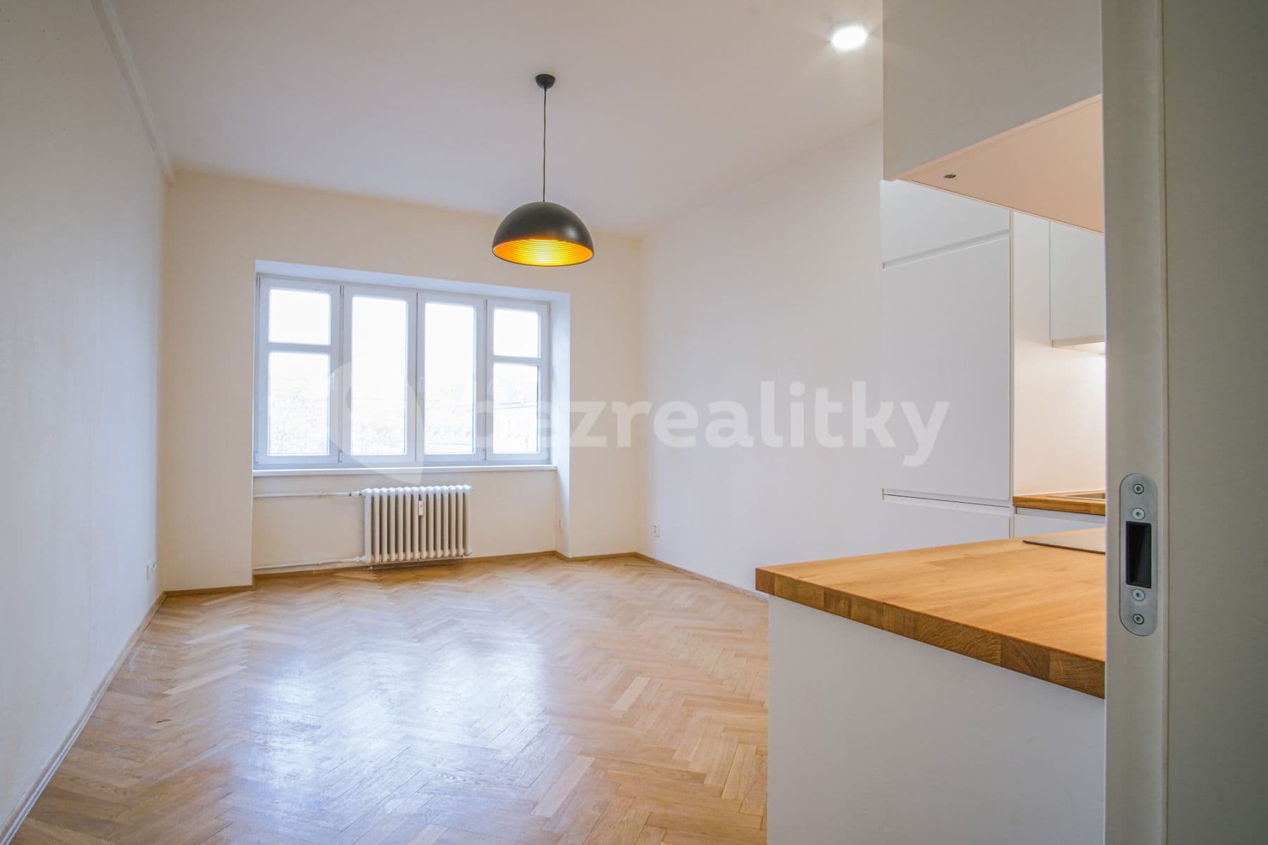 Prenájom bytu 1-izbový 28 m², Nádražní, Praha, Praha Prenájom bytu 1-izbový 28 m², Nádražní, Praha, Praha