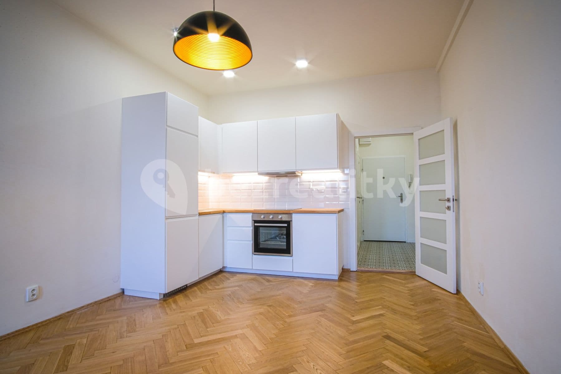Prenájom bytu 1-izbový 28 m², Nádražní, Praha, Praha Prenájom bytu 1-izbový 28 m², Nádražní, Praha, Praha