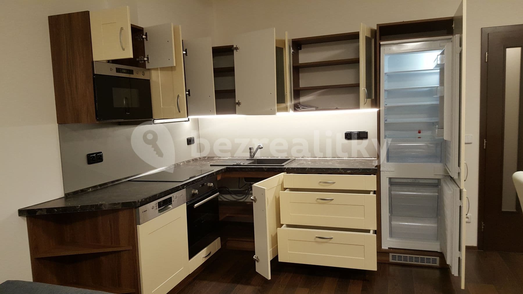 Prenájom bytu 2-izbový 61 m², Antonína Petrofa, Hradec Králové, Královéhradecký kraj Prenájom bytu 2-izbový 61 m², Antonína Petrofa, Hradec Králové, Královéhradecký kraj