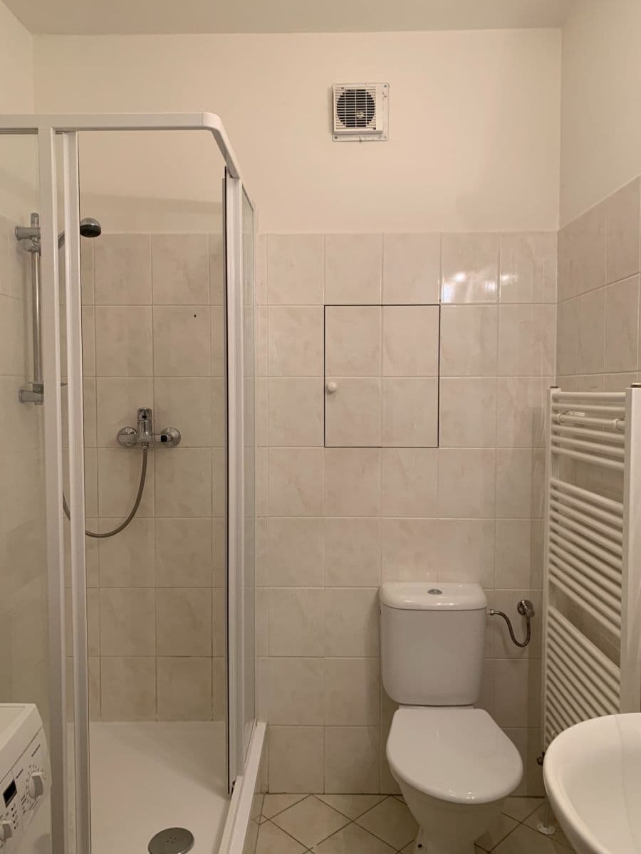 Prenájom bytu Garsoniéra 35 m², Chelčického, Roztoky, Středočeský kraj Prenájom bytu Garsoniéra 35 m², Chelčického, Roztoky, Středočeský kraj