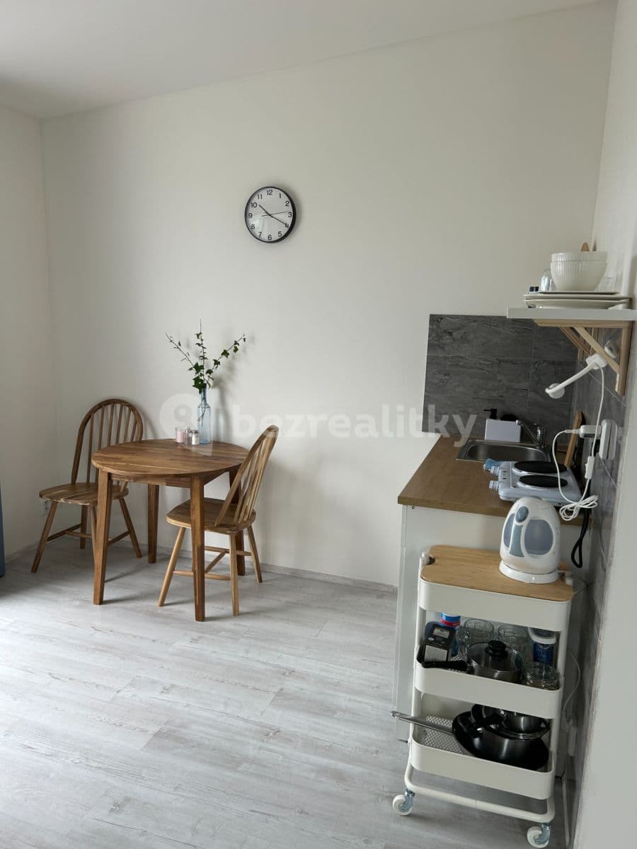 Prenájom bytu Garsoniéra 24 m², U Pekařky, Praha, Praha Prenájom bytu Garsoniéra 24 m², U Pekařky, Praha, Praha