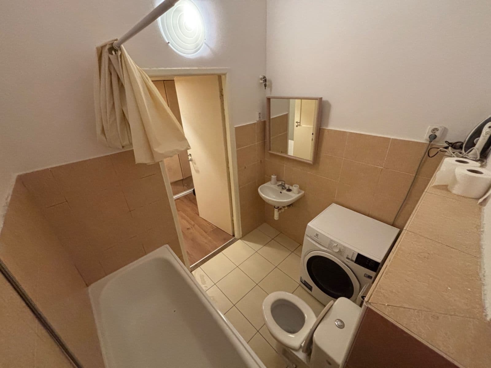 Prenájom bytu 1-izbový 34 m², Londýnská, Praha, Praha Prenájom bytu 1-izbový 34 m², Londýnská, Praha, Praha