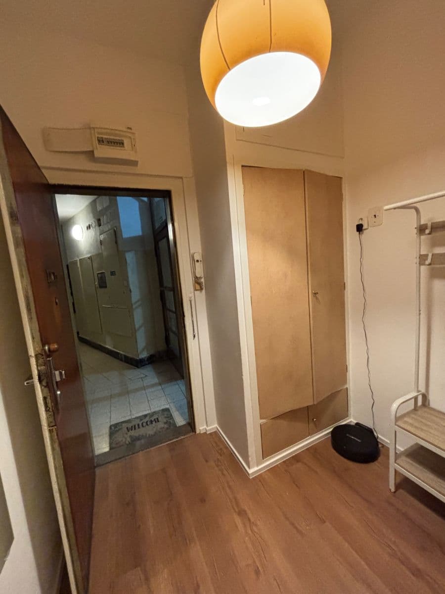 Prenájom bytu 1-izbový 34 m², Londýnská, Praha, Praha Prenájom bytu 1-izbový 34 m², Londýnská, Praha, Praha