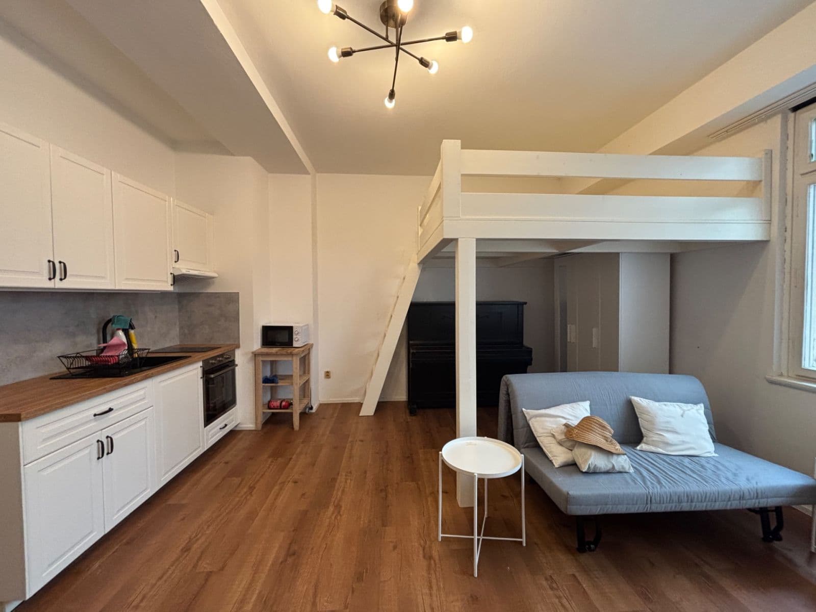 Prenájom bytu 1-izbový 34 m², Londýnská, Praha, Praha Prenájom bytu 1-izbový 34 m², Londýnská, Praha, Praha
