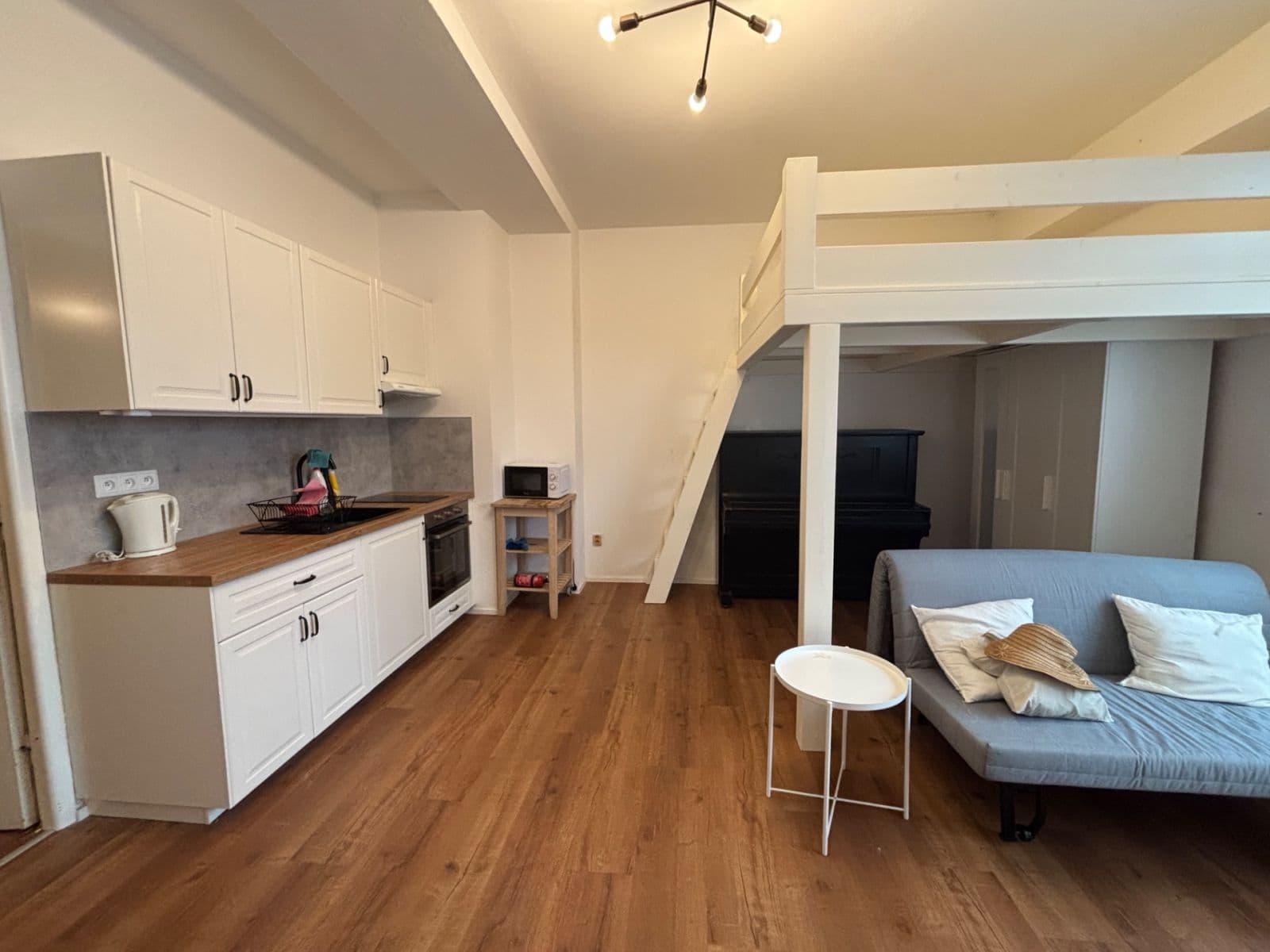 Prenájom bytu 1-izbový 34 m², Londýnská, Praha, Praha Prenájom bytu 1-izbový 34 m², Londýnská, Praha, Praha