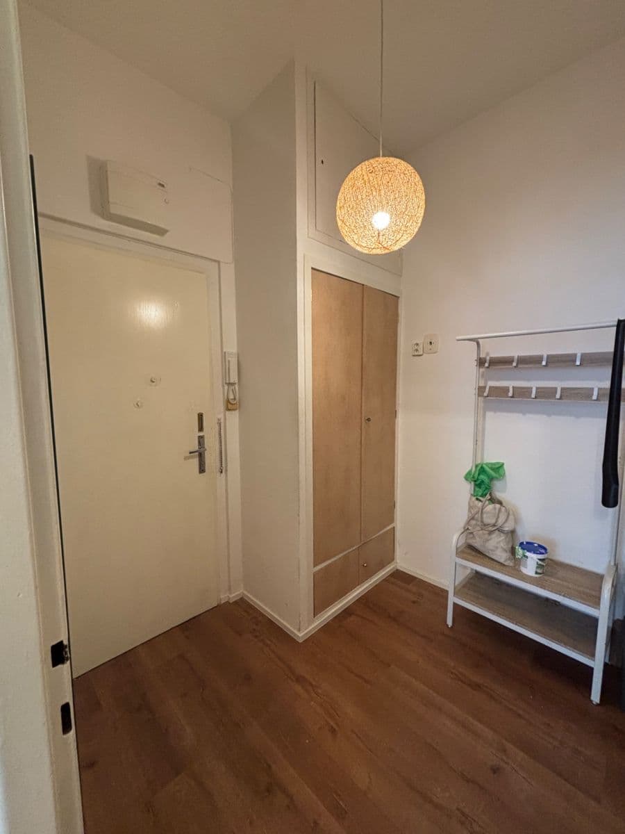 Prenájom bytu 1-izbový 34 m², Londýnská, Praha, Praha Prenájom bytu 1-izbový 34 m², Londýnská, Praha, Praha