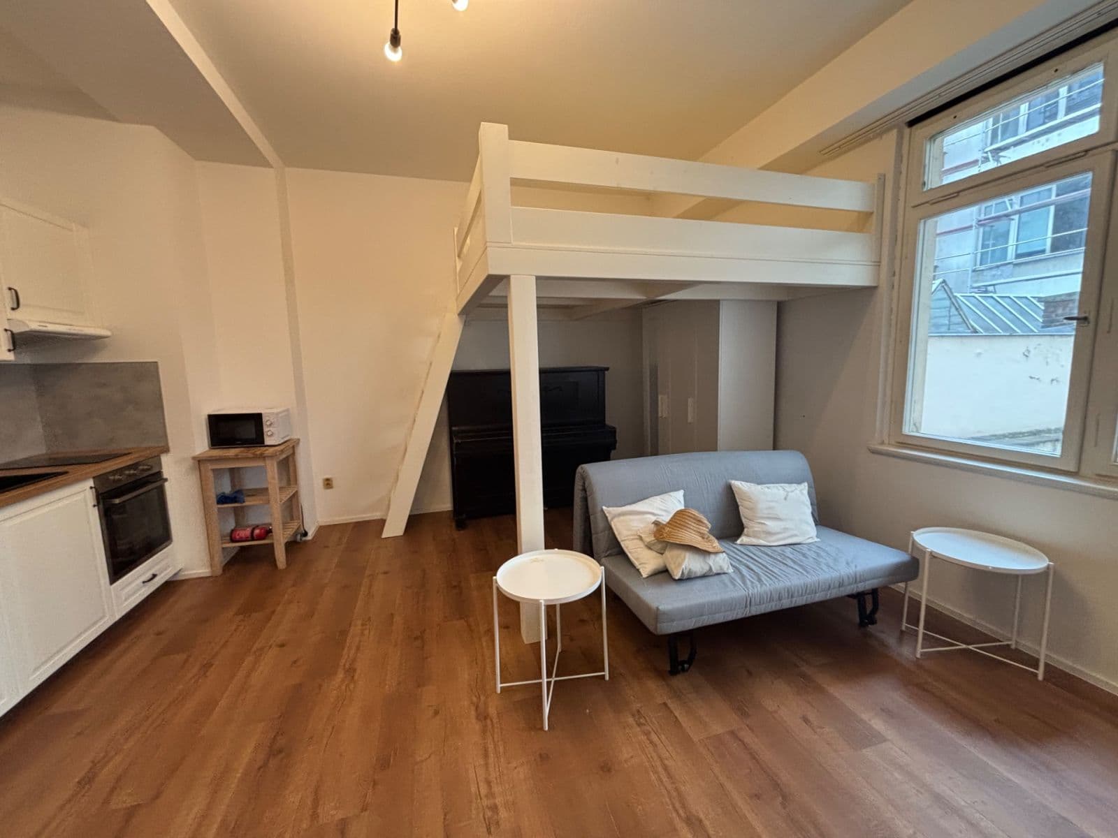 Prenájom bytu 1-izbový 34 m², Londýnská, Praha, Praha Prenájom bytu 1-izbový 34 m², Londýnská, Praha, Praha