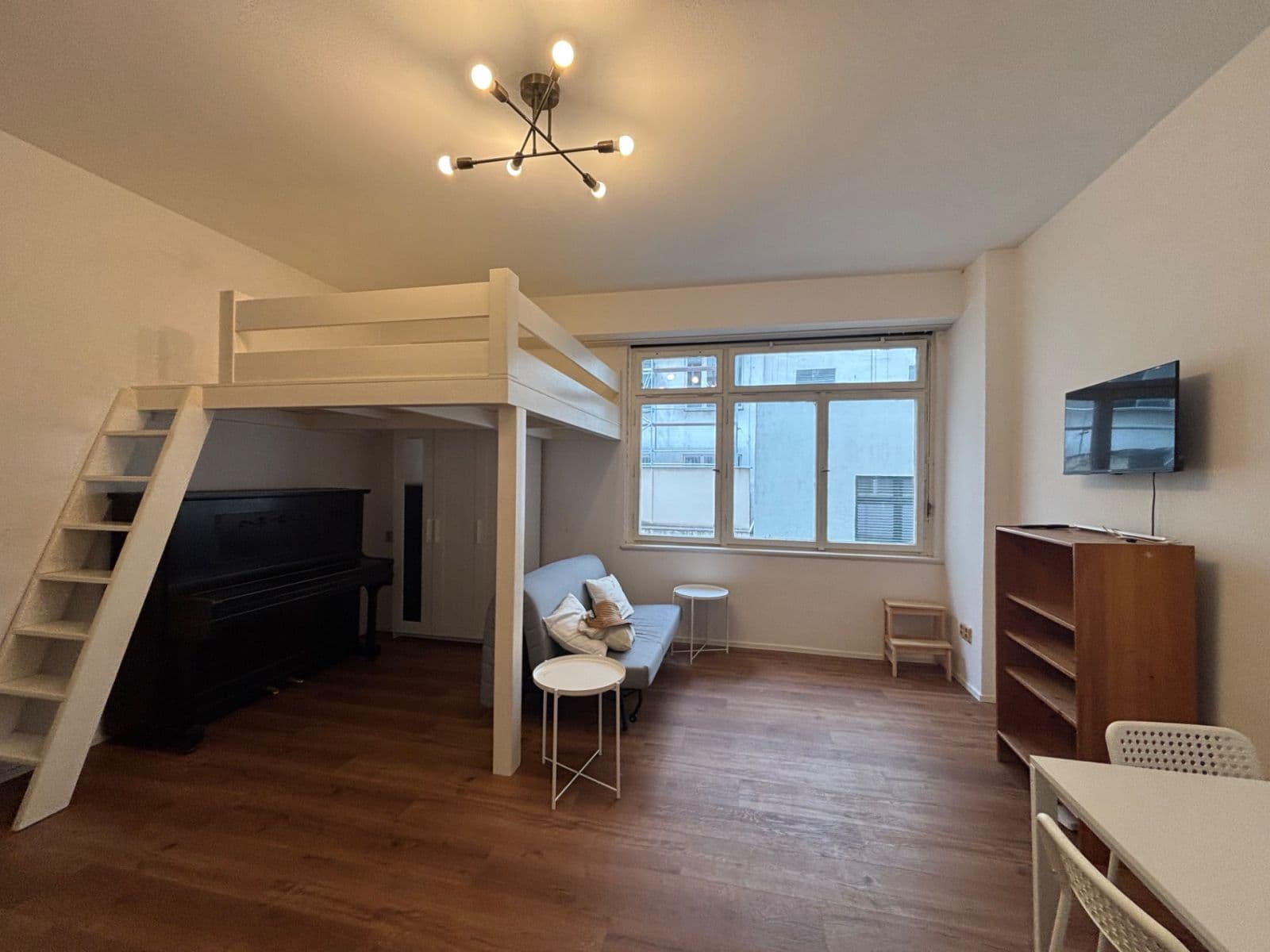 Prenájom bytu 1-izbový 34 m², Londýnská, Praha, Praha Prenájom bytu 1-izbový 34 m², Londýnská, Praha, Praha