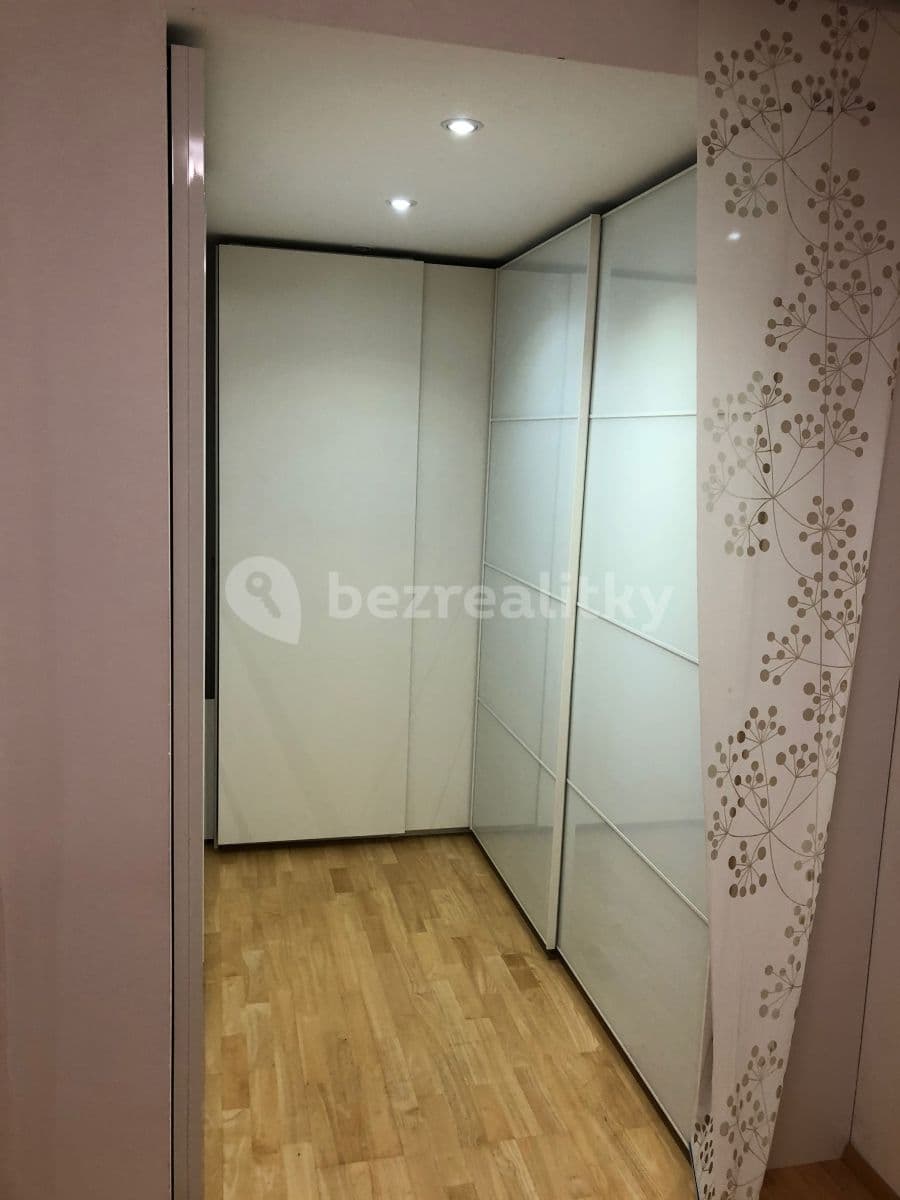 Prenájom bytu 3-izbový 93 m², Jaromíra Vejvody, Praha, Praha Prenájom bytu 3-izbový 93 m², Jaromíra Vejvody, Praha, Praha