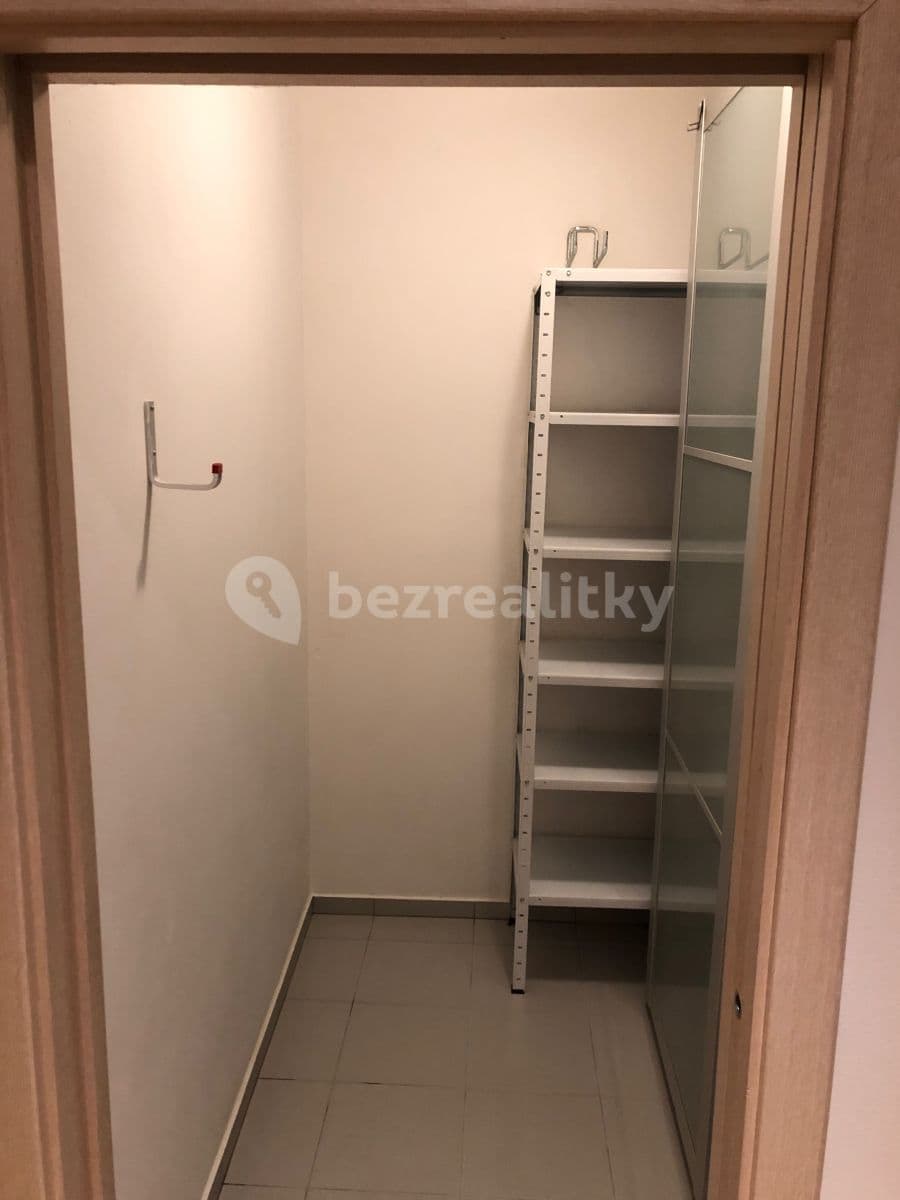 Prenájom bytu 3-izbový 93 m², Jaromíra Vejvody, Praha, Praha Prenájom bytu 3-izbový 93 m², Jaromíra Vejvody, Praha, Praha