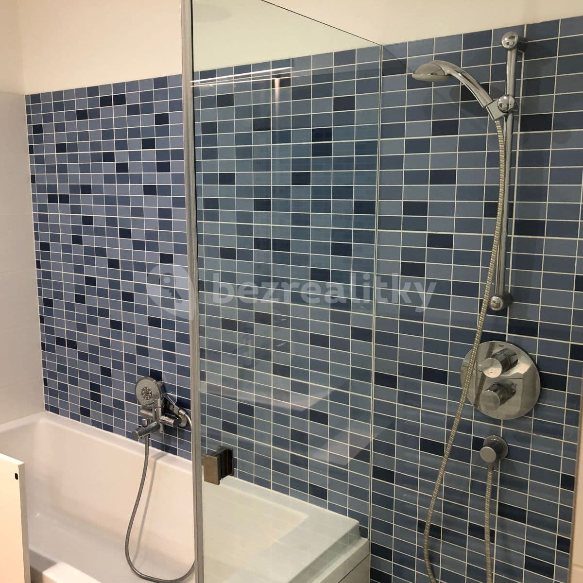 Prenájom bytu 3-izbový 93 m², Jaromíra Vejvody, Praha, Praha Prenájom bytu 3-izbový 93 m², Jaromíra Vejvody, Praha, Praha