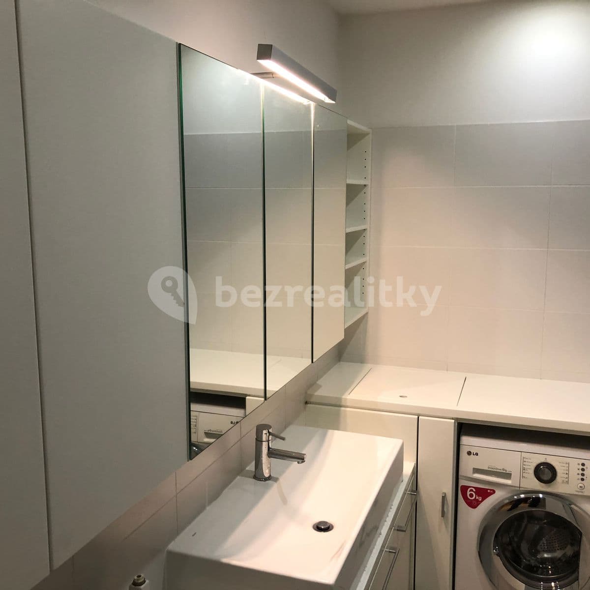 Prenájom bytu 3-izbový 93 m², Jaromíra Vejvody, Praha, Praha Prenájom bytu 3-izbový 93 m², Jaromíra Vejvody, Praha, Praha