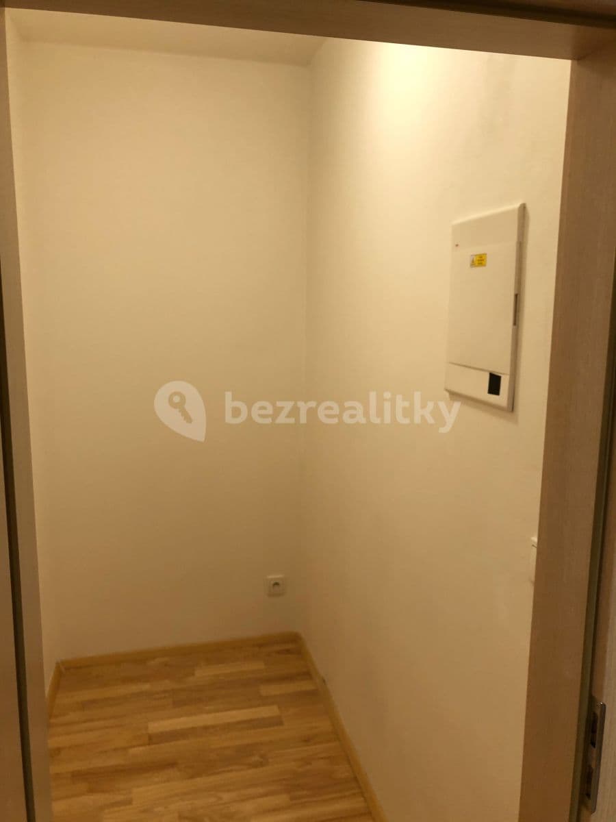 Prenájom bytu 3-izbový 93 m², Jaromíra Vejvody, Praha, Praha Prenájom bytu 3-izbový 93 m², Jaromíra Vejvody, Praha, Praha