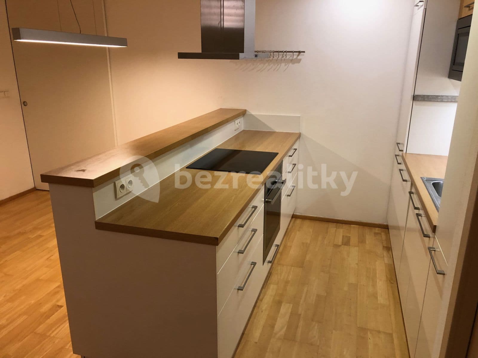 Prenájom bytu 3-izbový 93 m², Jaromíra Vejvody, Praha, Praha Prenájom bytu 3-izbový 93 m², Jaromíra Vejvody, Praha, Praha
