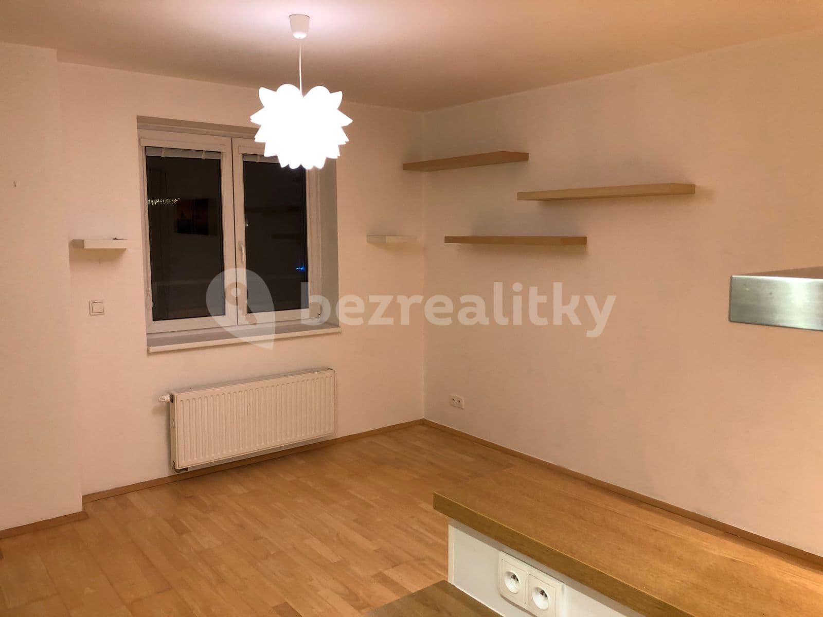 Prenájom bytu 3-izbový 93 m², Jaromíra Vejvody, Praha, Praha Prenájom bytu 3-izbový 93 m², Jaromíra Vejvody, Praha, Praha