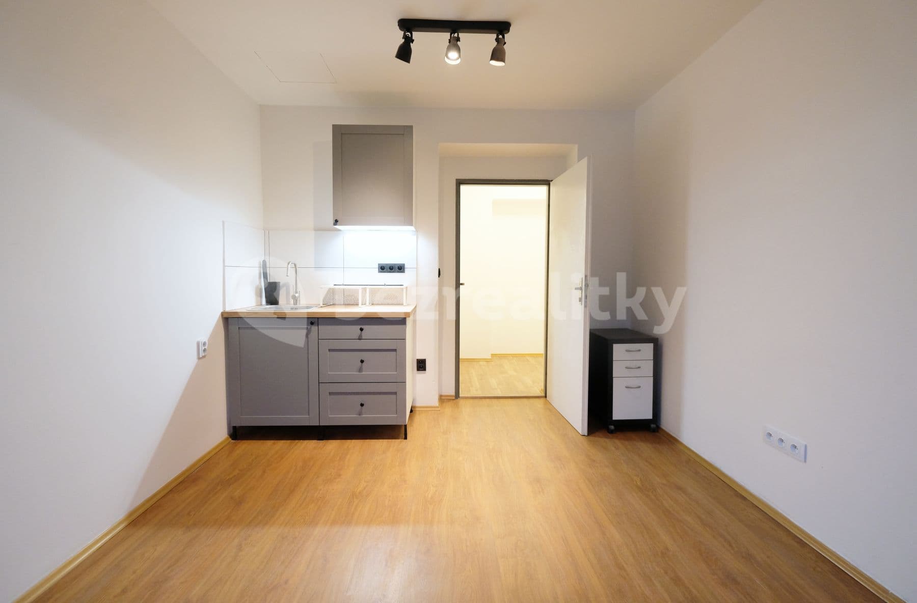 Prenájom bytu Garsoniéra 25 m², Zbraslavská, Praha, Praha Prenájom bytu Garsoniéra 25 m², Zbraslavská, Praha, Praha